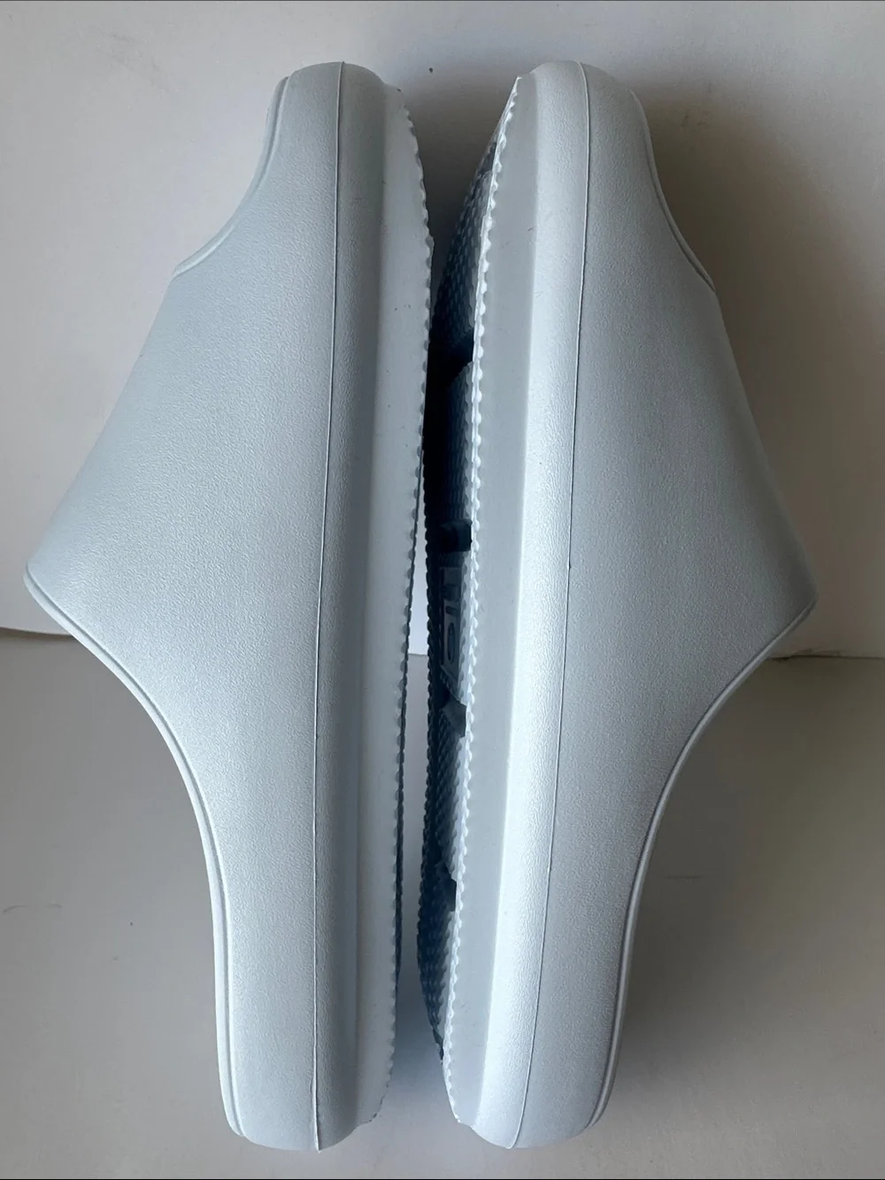 Slides Blue Unisex Size W 7.5-8.5/M 5.5-6.5 Ultra Soft EVA. 32 Degrees Cool.